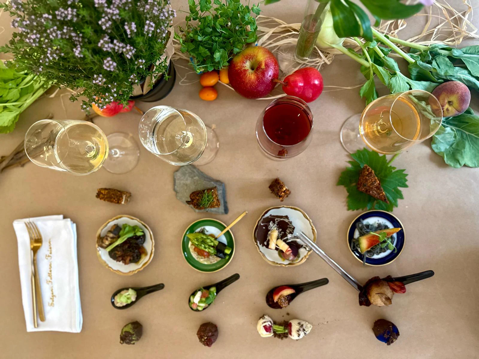 Gedeckte Tafel bei Brot & Reben im Rosig