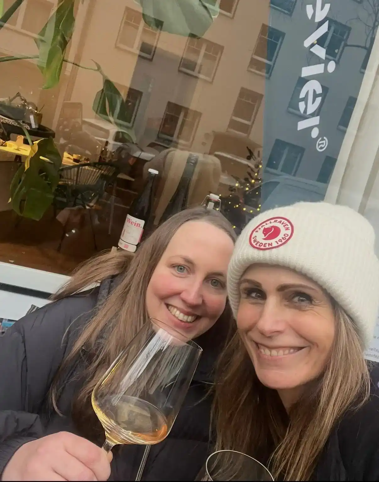 Anja Göttke (Weinrevier) und Julia Arlet (Guter Stoff)